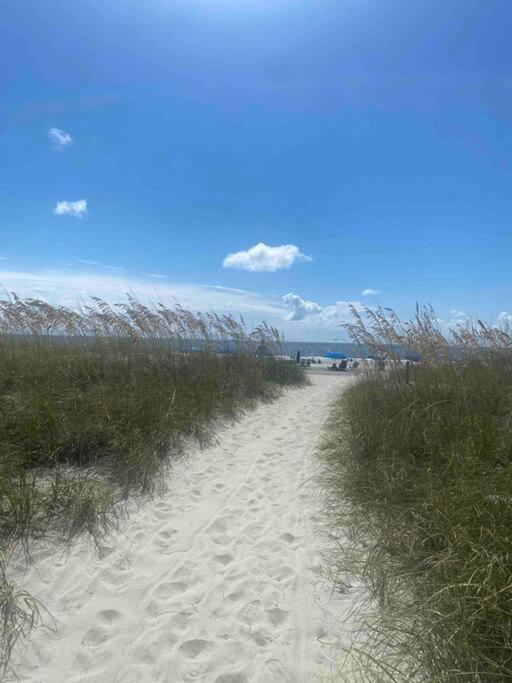 Apartamento Coastal King Beach Flat Convenient To Everything! Hilton Head Island Exterior foto